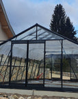Vue extérieure d'une serre de jardin en verre S305 de la marque belge ACD 16.81 m2