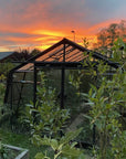 Vue extérieur en soirée de la serre de jardin en verre S209 de la marque ACD 25.35 m2