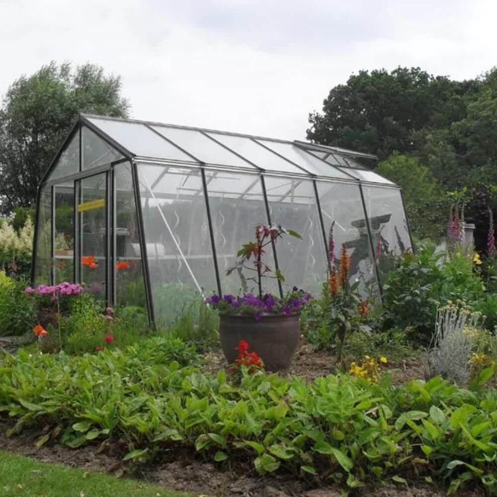 Serres de jardin en verre à parois obliques